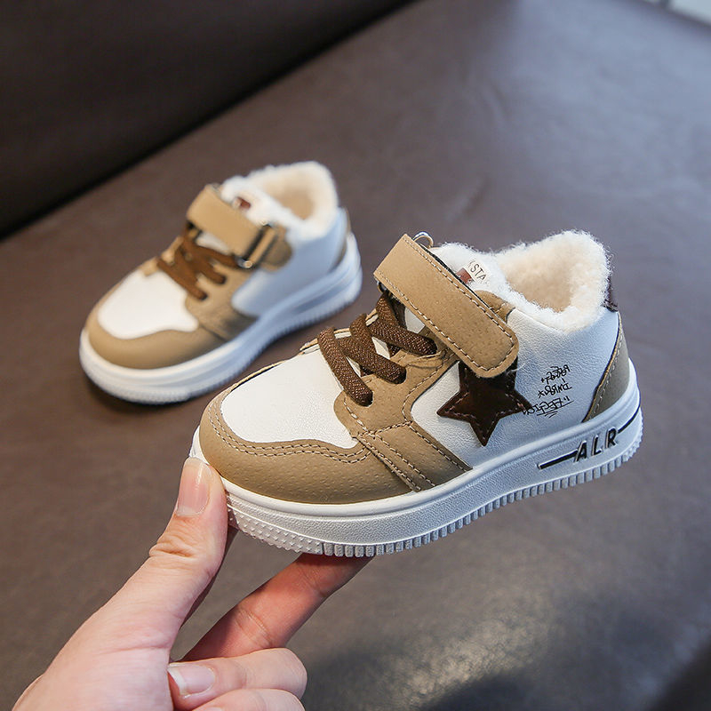 Dječje tenisice za skateboard s Velcro zatvaračem, gornji dio Ultrafilm koža, gumena potplat, ulošak od umjetne vune, toplo i protuklizno za jesen-zimu.