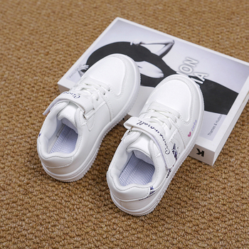 Adidași pentru copii Kuromi – imprimeu desen animat, partea superioară PU, talpă din cauciuc, închidere Velcro, talpă antiderapantă