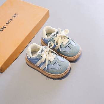 Adidași pentru copii mici cu suprafața superioară din piele Ultrafilm, antiderapantă, închidere Velcro, model dungat, pentru vârsta 12–36 de luni