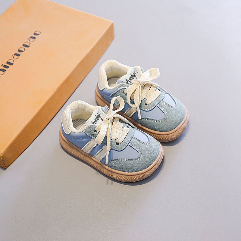 Adidași pentru copii mici cu suprafața superioară din piele Ultrafilm, antiderapantă, închidere Velcro, model dungat, pentru vârsta 12–36 de luni