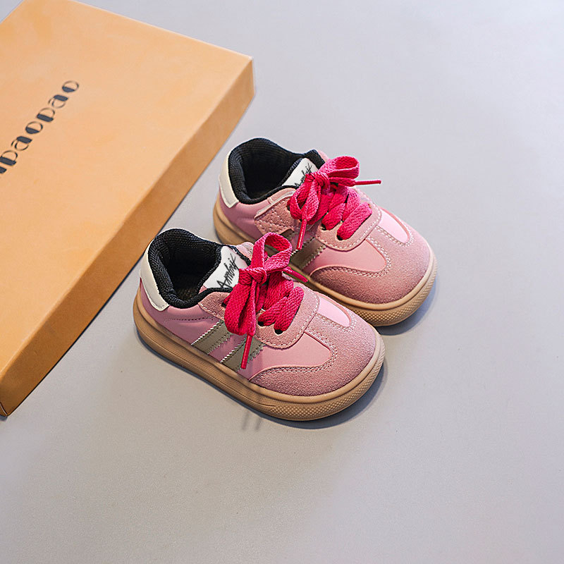 Adidași pentru copii mici cu suprafața superioară din piele Ultrafilm, antiderapantă, închidere Velcro, model dungat, pentru vârsta 12–36 de luni