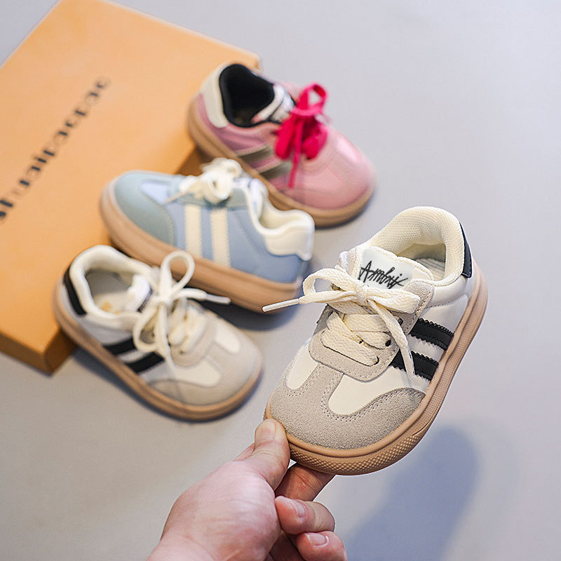 Adidași pentru copii mici cu suprafața superioară din piele Ultrafilm, antiderapantă, închidere Velcro, model dungat, pentru vârsta 12–36 de luni