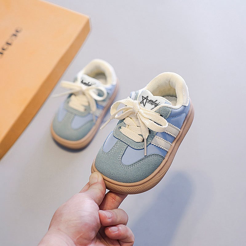 Adidași pentru copii mici cu suprafața superioară din piele Ultrafilm, antiderapantă, închidere Velcro, model dungat, pentru vârsta 12–36 de luni