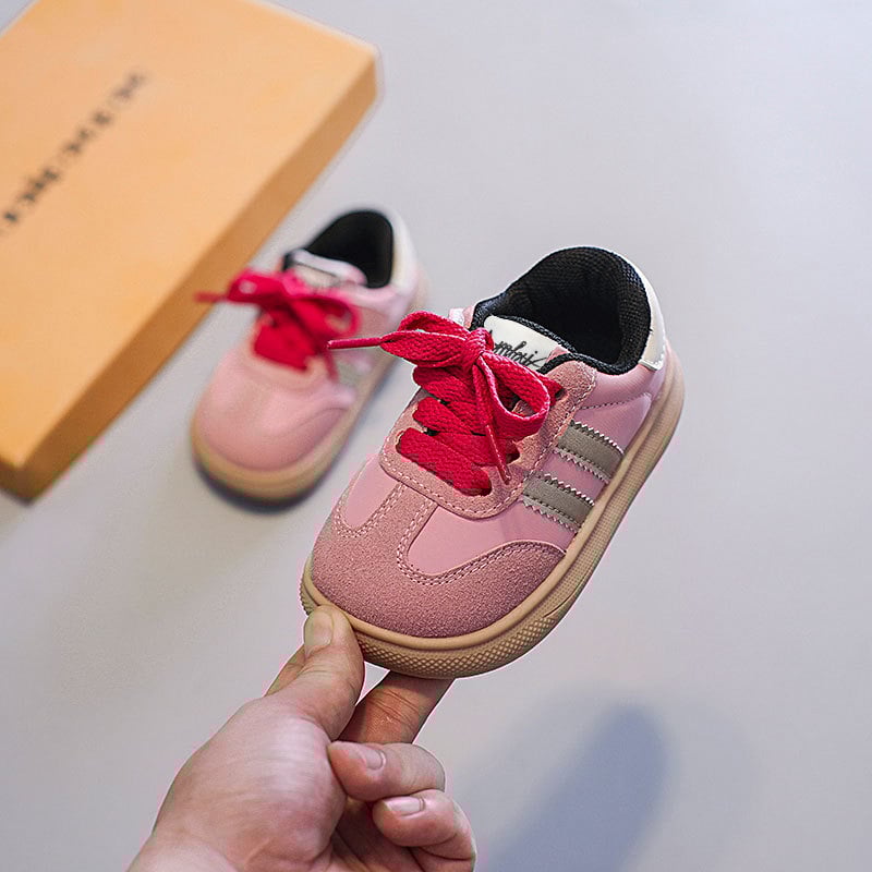 Adidași pentru copii mici cu suprafața superioară din piele Ultrafilm, antiderapantă, închidere Velcro, model dungat, pentru vârsta 12–36 de luni