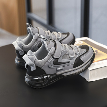 Gyerekeknek készült futócipő, felsőrész szintetikus bőrből, könnyű, Velcro-zár, EVA talp, csíkos mintázat