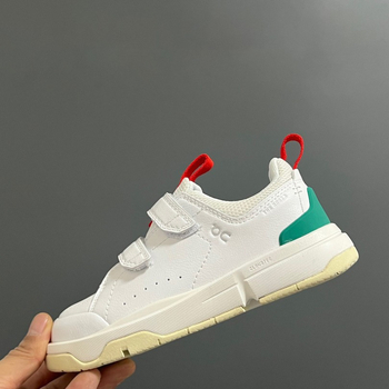 Deti bežecké topánky s dvojitým zapínaním na suchý zips, horná časť z syntetickej kože, gumová podrážka, dizajn s farebnými blokmi, unisex