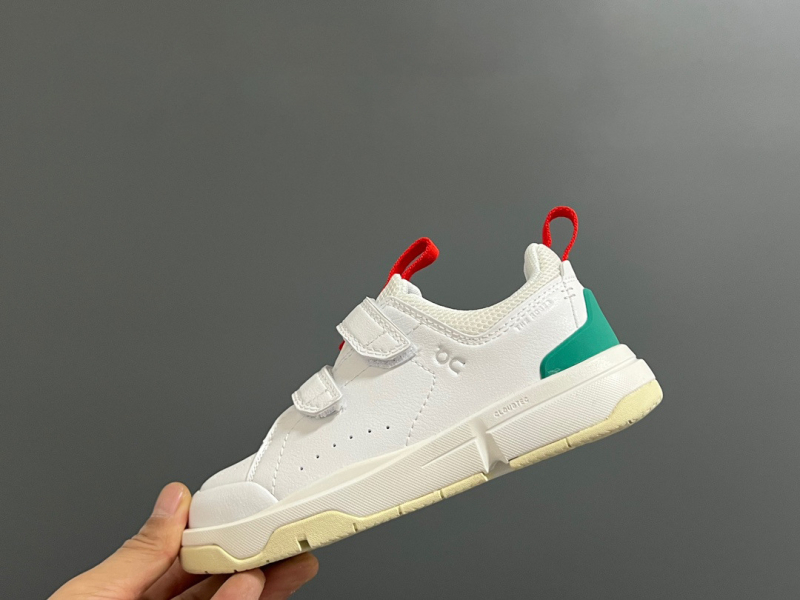 Deti bežecké topánky s dvojitým zapínaním na suchý zips, horná časť z syntetickej kože, gumová podrážka, dizajn s farebnými blokmi, unisex