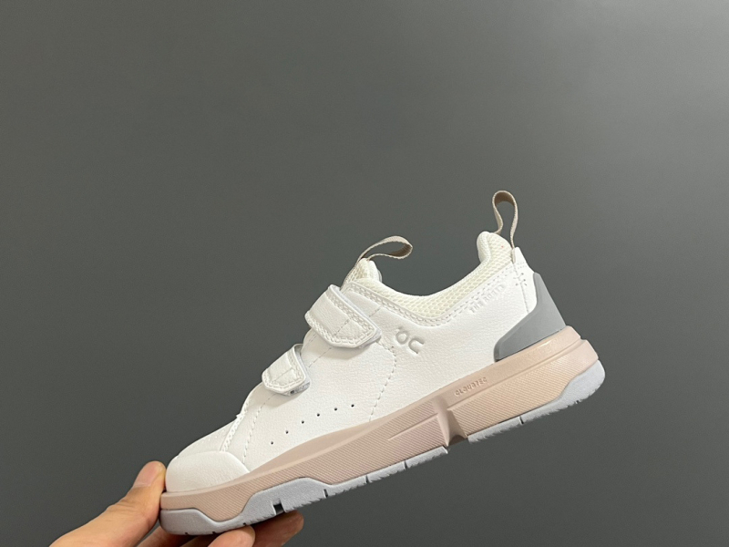 Deti bežecké topánky s dvojitým zapínaním na suchý zips, horná časť z syntetickej kože, gumová podrážka, dizajn s farebnými blokmi, unisex