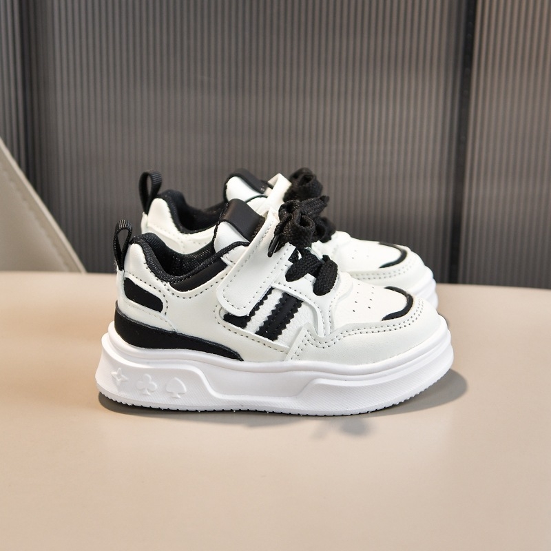 Gyerekeknek készült vastag talpú sportcipő (felsőrész mikroszálas bőr, Velcro-zár, gumitalp, alacsony felsőrész, textilbélés)