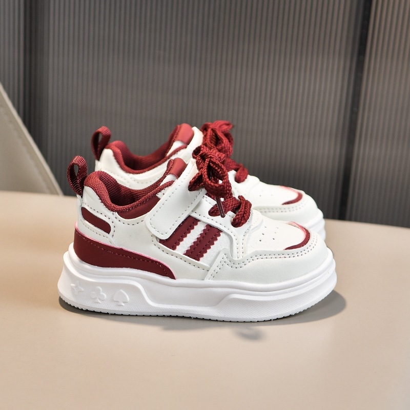 Gyerekeknek készült vastag talpú sportcipő (felsőrész mikroszálas bőr, Velcro-zár, gumitalp, alacsony felsőrész, textilbélés)