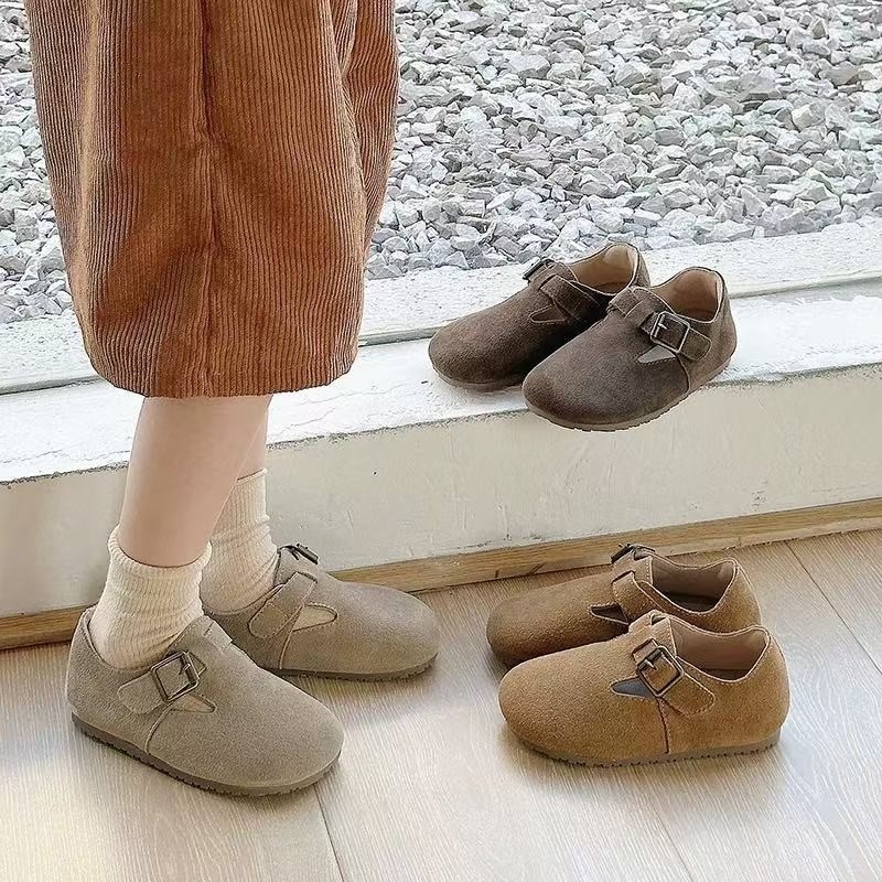 Dječje cipele u Birkenstock stilu s mekanom potplatom, Velcro zatvaranje, gornji dio nubuk kože, uložak od tekstila, unutarnja koža, potplat od tele tetive