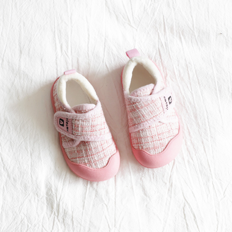 Gyerek téli beltéri cipő bársonyos felsőrésszel, Velcro zárás, csíkos mintázat, vastag gumi talppal, 1–6 éves korosztálynak