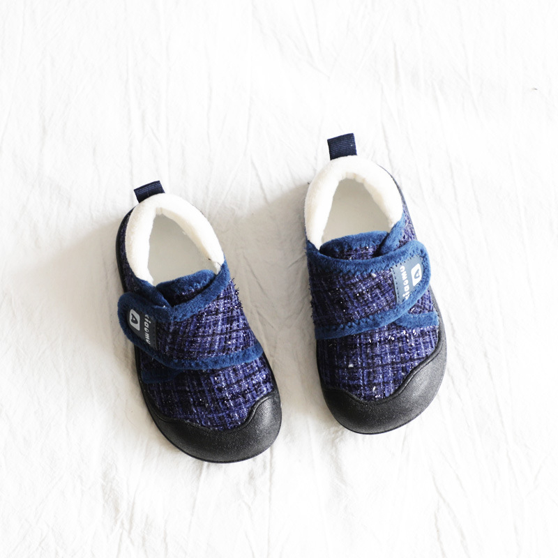 Gyerek téli beltéri cipő bársonyos felsőrésszel, Velcro zárás, csíkos mintázat, vastag gumi talppal, 1–6 éves korosztálynak