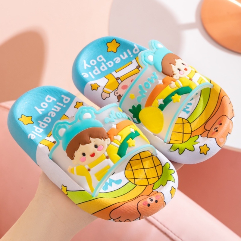 Rajzfilmmintás gyermekpapucs PVC felsőrésszel és talppal, csúszásmentes, 4–16 éveseknek