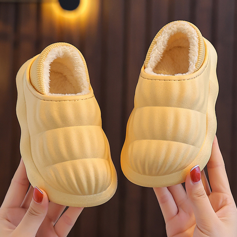 Gyerekek belső papucsai, PVC felső és talppal, csúszásmentes, lélegző, tartós, ősz-télre