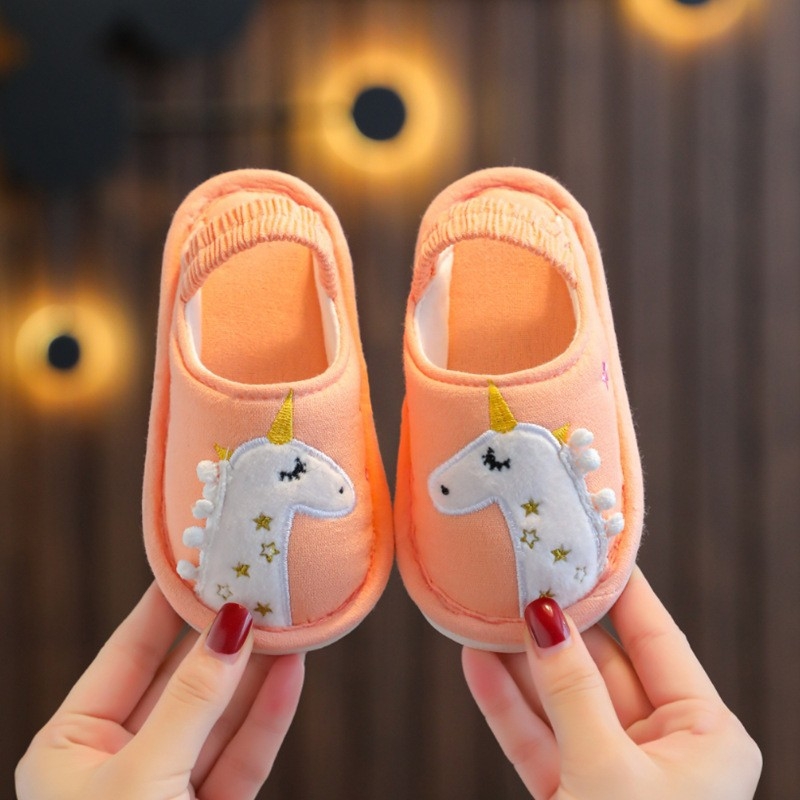 Gyerekeknek való beltéri papucsok 1–3 éveseknek, rajzfilm mintázat, hálós felsőrész, PVC talp