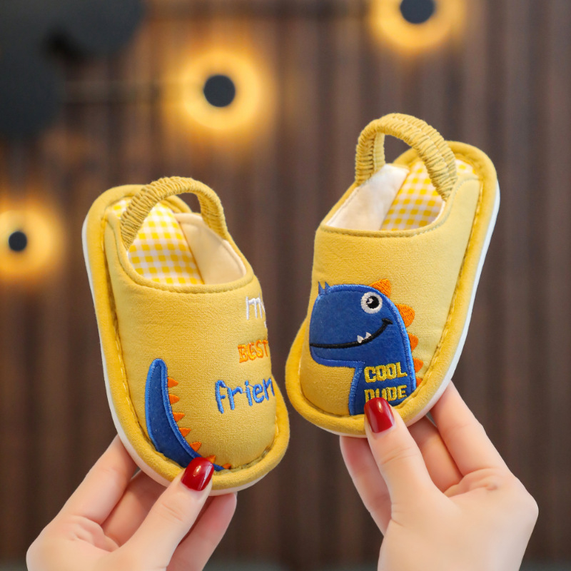 Gyerekeknek való beltéri papucsok 1–3 éveseknek, rajzfilm mintázat, hálós felsőrész, PVC talp