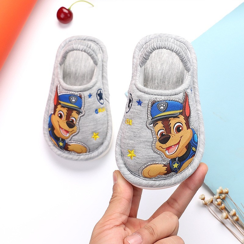 Gyerekeknek való beltéri papucsok 1–3 éveseknek, rajzfilm mintázat, hálós felsőrész, PVC talp