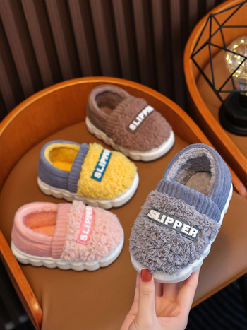 Papuci de iarnă pentru copii — căptușiți cu fleece, partea superioară din piele de vițel nubuk, căptușeală groasă, talpă PVC antiderapantă, pentru interior (1–3 ani)