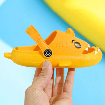 Gyerek Shark Cave papucs – PVC felsőrész, csúszásmentes vastag talpú, belső nélküli, aranyos mesefigura dizájn, 1-6 éveseknek