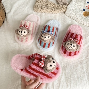 Gyerekeknek szóló plüss pamut papucs rajzfilm mintával, 7–12 éveseknek, gumírozott talp