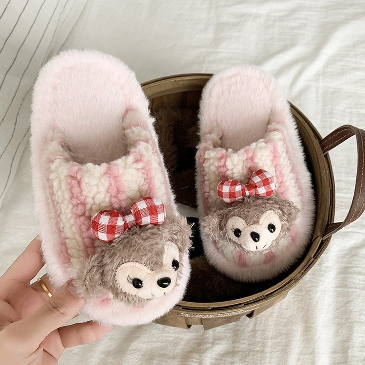 Gyerekeknek szóló plüss pamut papucs rajzfilm mintával, 7–12 éveseknek, gumírozott talp