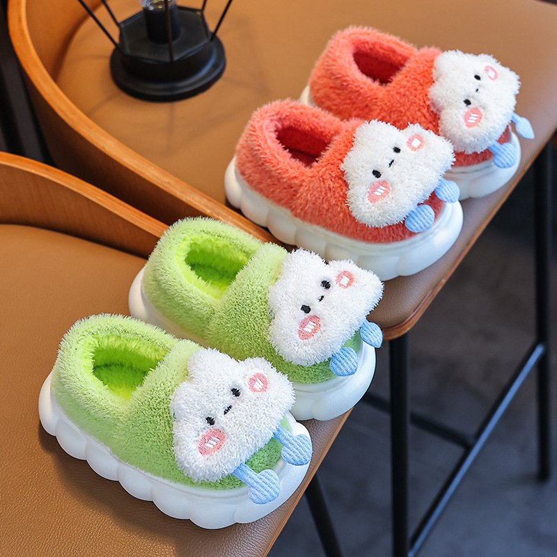 Gyerekeknek készült plüss papucs mesefigurás mintával, zárt sarokkal, vastag, csúszásmentes PVC talppal, 1–16 éveseknek