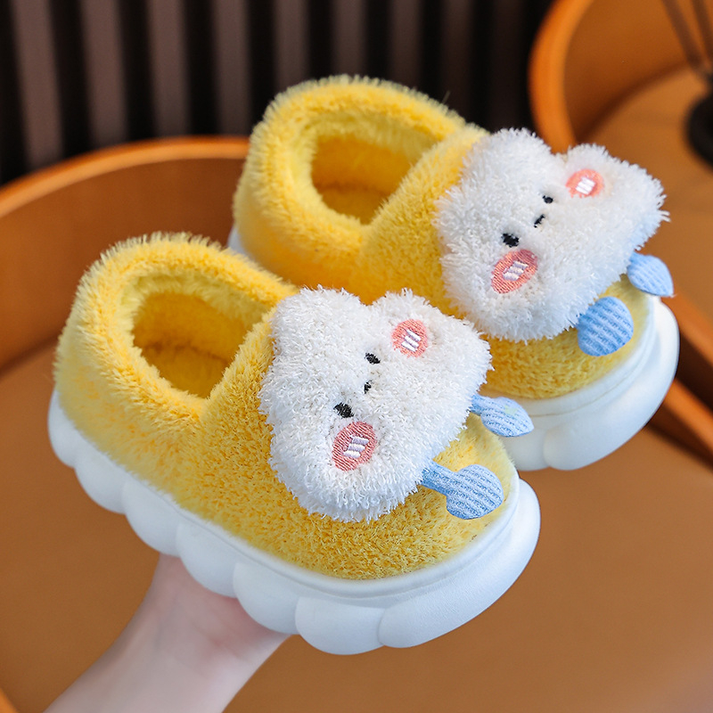 Gyerekeknek készült plüss papucs mesefigurás mintával, zárt sarokkal, vastag, csúszásmentes PVC talppal, 1–16 éveseknek