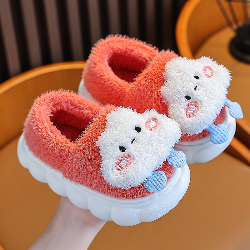 Gyerekeknek készült plüss papucs mesefigurás mintával, zárt sarokkal, vastag, csúszásmentes PVC talppal, 1–16 éveseknek