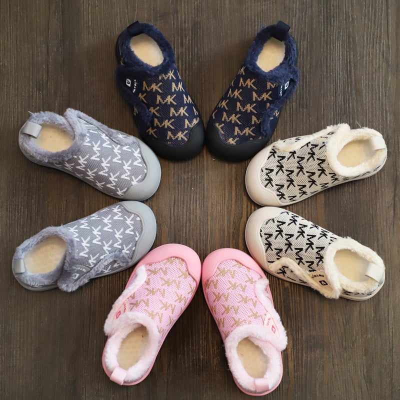 Uniszex gyerek beltéri papucs — Velcro zárás, háló felsőrész, gumi talp, vastag dizájn, betűs minta