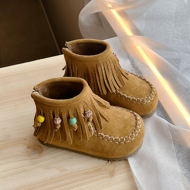 Dječje suede čizme sa stražnjim zatvaračem, ukrašene resicama i perlicama - unisex, boemski stil, gumeni potplat