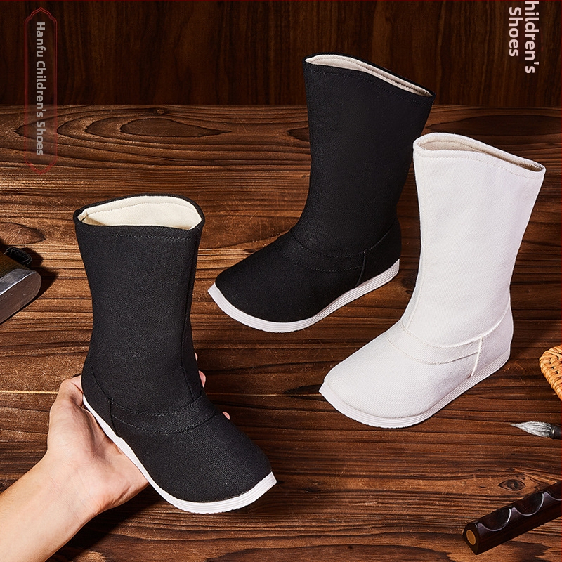 Gyerekeknek készült etno stílusú vászon csizma – felső rész: pamutvászon; minta: állatok; talp: gumi; vastagított kialakítás