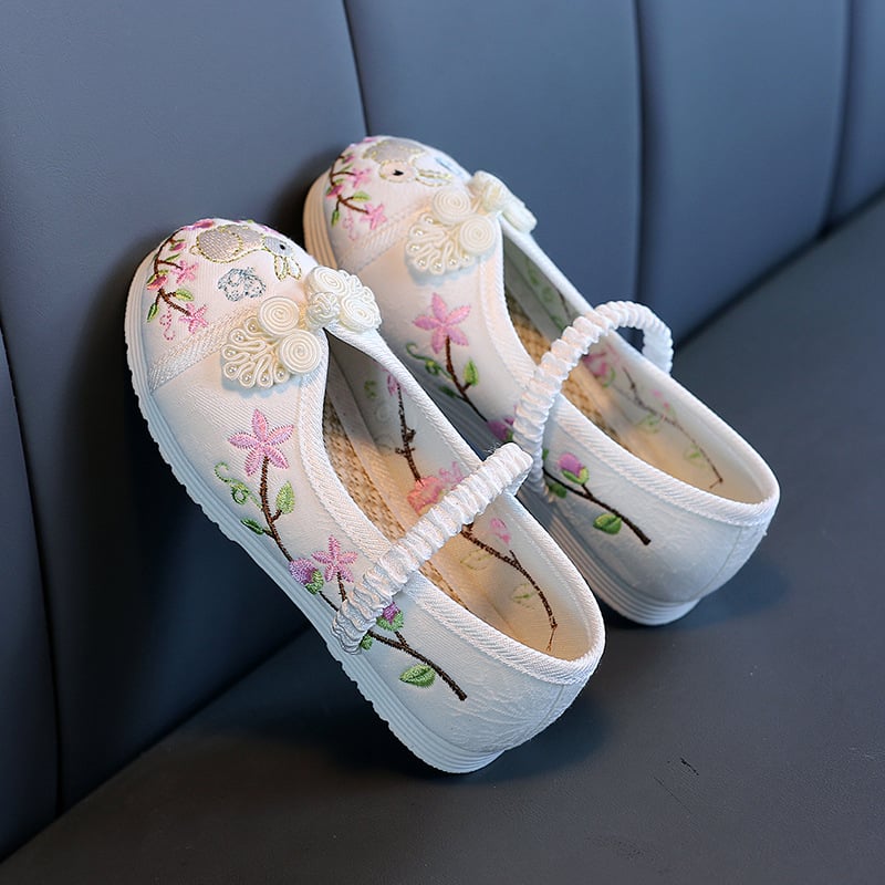Dječje etno tenisice s izšivanjem, gornji dio od pamuka, unutarnja podstavka od tkanine, potplat od teleće tetive, zatvaranje elastičnom trakom, porijeklo Taizhou