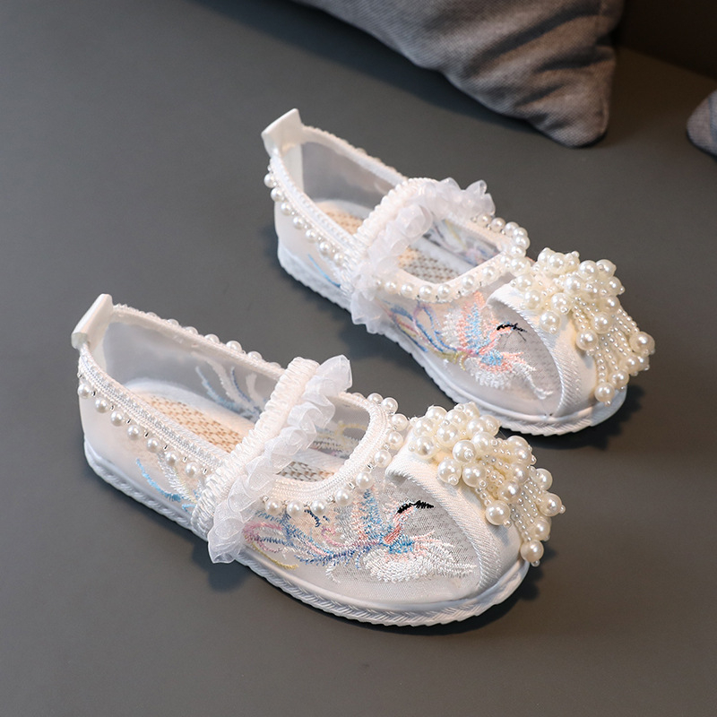 Cipele za djevojčice u tradicionalnom kineskom stilu – prozračni mrežasti gornji dio, izvezeni detalji, zatvaranje elastičnom trakom, gumena potplat, uzrast 4–16 godina, brend: Diced fruit rabbit