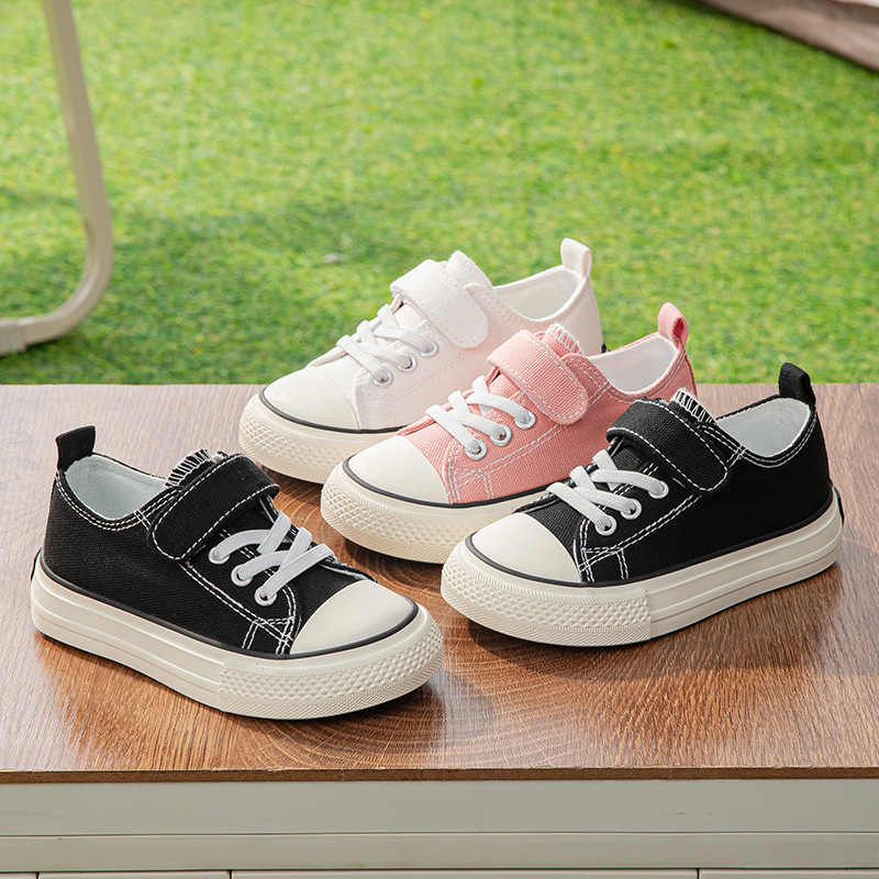 Detské plátenné tenisky, nízky vršok, zapínanie na suchý zips, gumová podrážka, EVA stielka