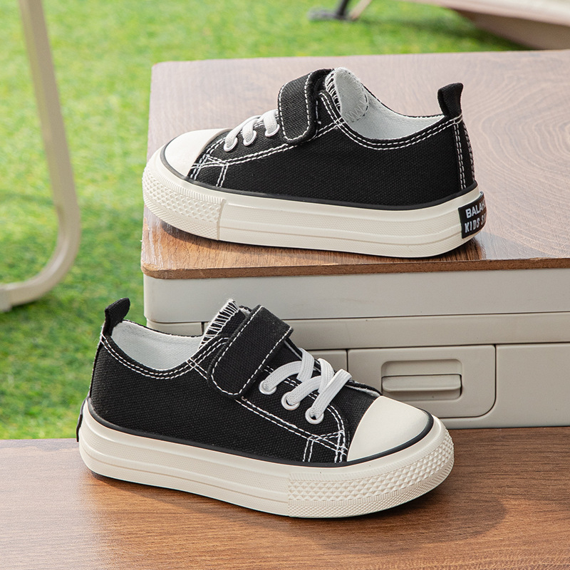 Detské plátenné tenisky, nízky vršok, zapínanie na suchý zips, gumová podrážka, EVA stielka