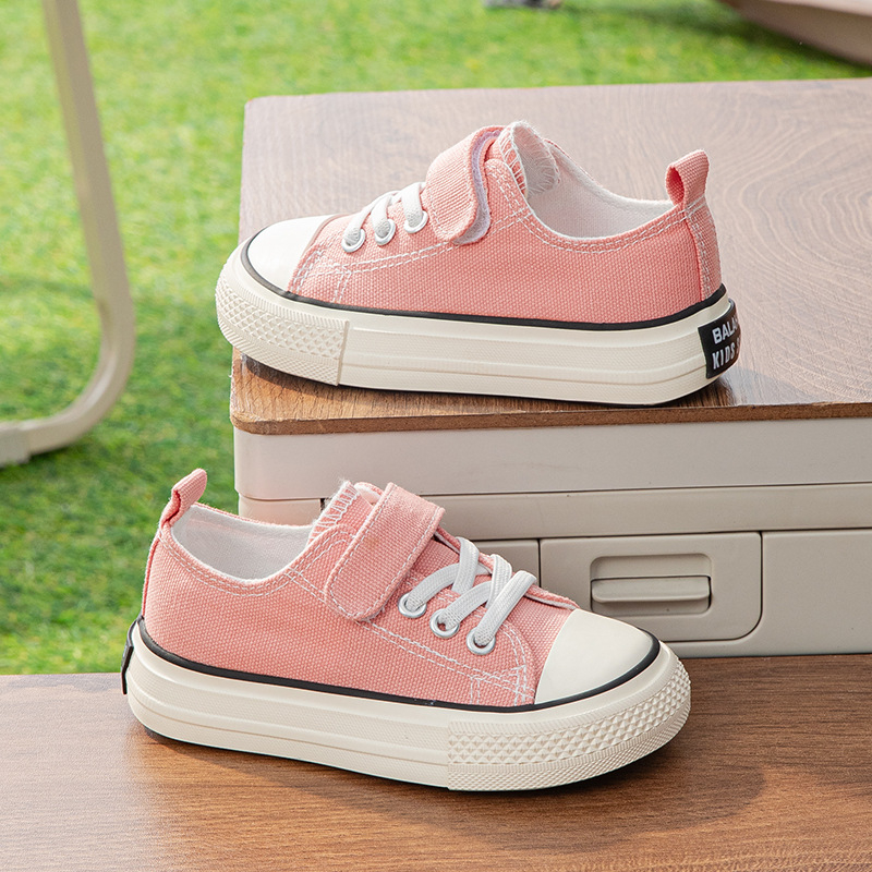 Detské plátenné tenisky, nízky vršok, zapínanie na suchý zips, gumová podrážka, EVA stielka
