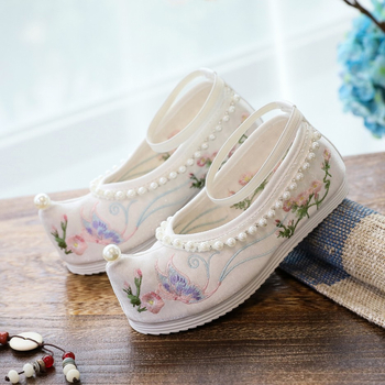 Gyerekeknek készült hímzett vászoncipő, alacsony felső, elasztikus szalaggal zárható, pamut bélés, textile belső talp