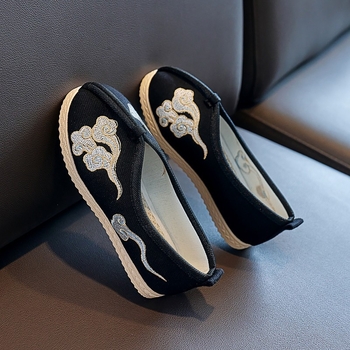 Etno-stílusú gyerekcipő, uniszex, pamut felsőrész, textil bélés, textil talp, műanyag talp