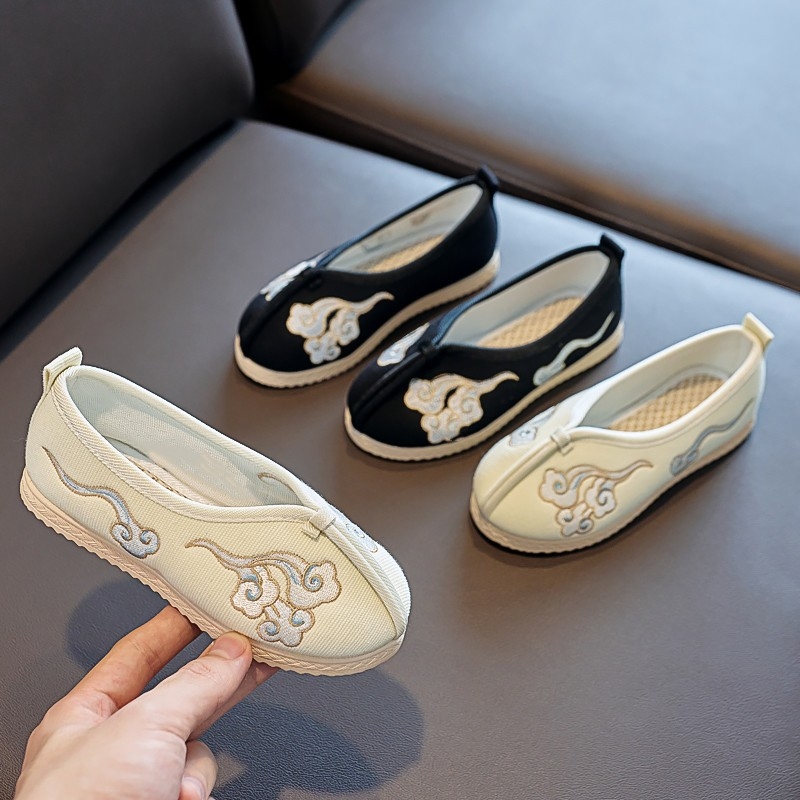 Etno-stílusú gyerekcipő, uniszex, pamut felsőrész, textil bélés, textil talp, műanyag talp