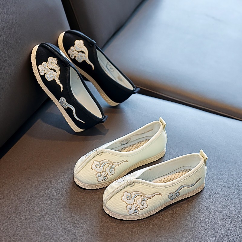 Etno-stílusú gyerekcipő, uniszex, pamut felsőrész, textil bélés, textil talp, műanyag talp