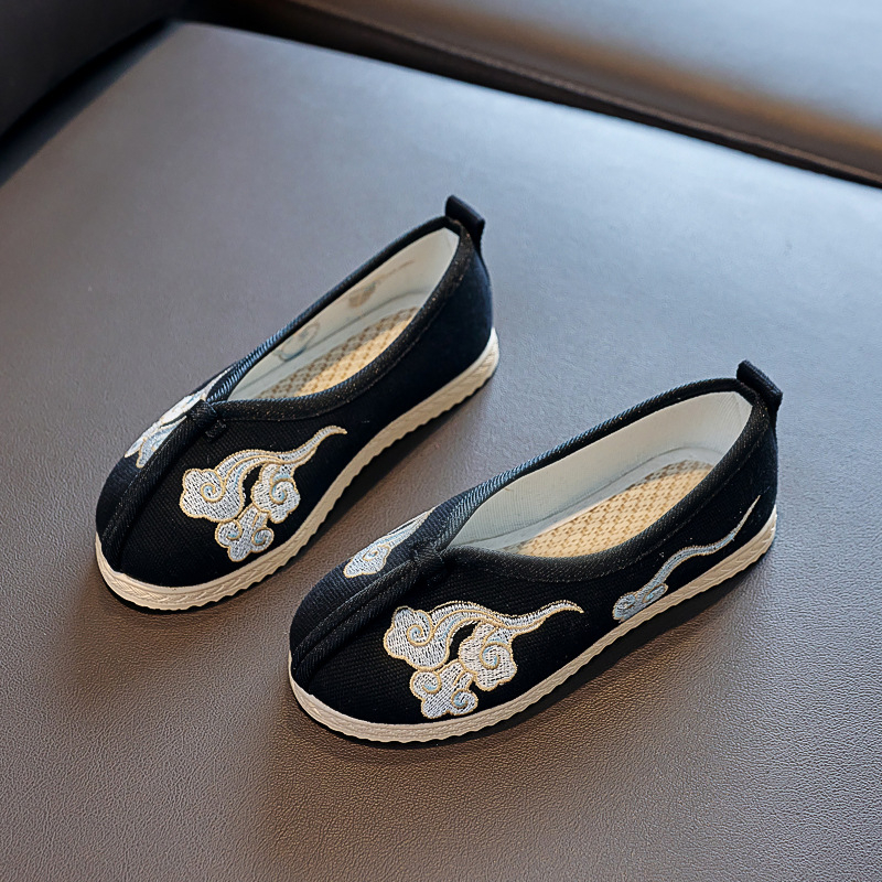 Etno-stílusú gyerekcipő, uniszex, pamut felsőrész, textil bélés, textil talp, műanyag talp