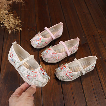 Lányoknak hagyományos vászon tánccipő, hímzett, etno stílus, állatmintás, talp marhacsontból, 1–12 éveseknek