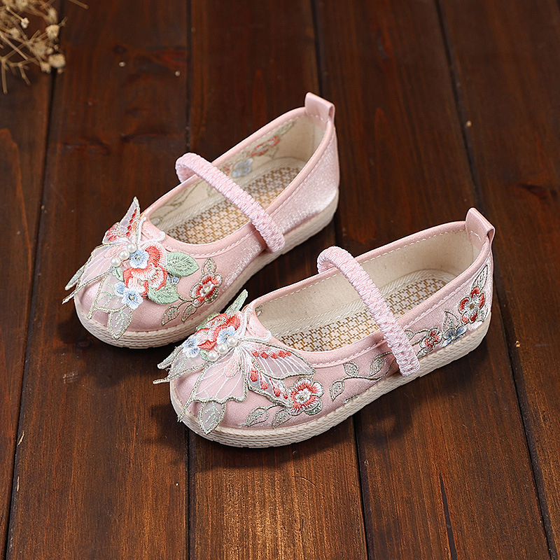 Lányoknak hagyományos vászon tánccipő, hímzett, etno stílus, állatmintás, talp marhacsontból, 1–12 éveseknek