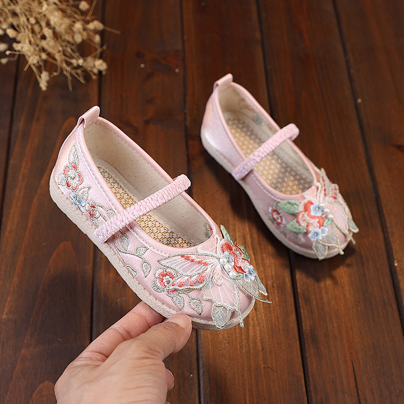 Lányoknak hagyományos vászon tánccipő, hímzett, etno stílus, állatmintás, talp marhacsontból, 1–12 éveseknek