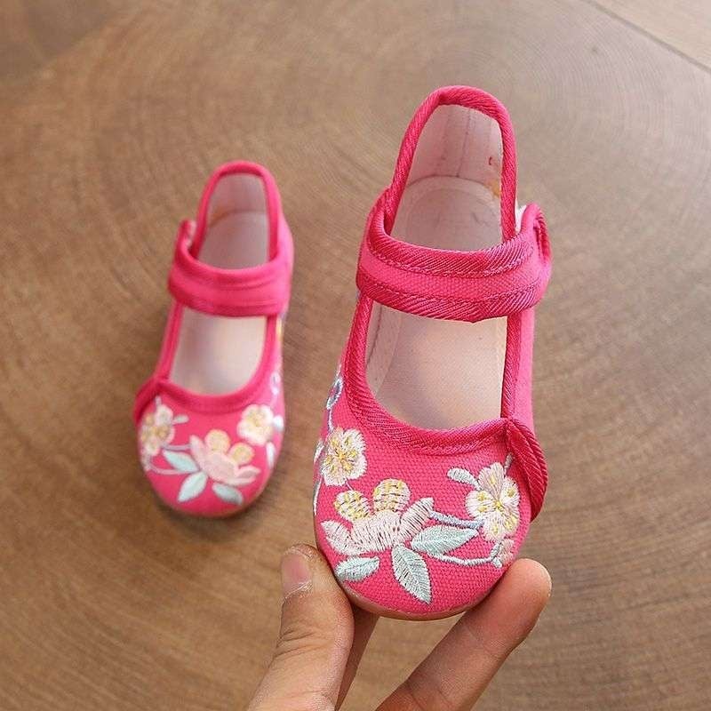 Gyerekeknek szánt vászon cipő kínai stílusban, kerek orr, pamut felsőrész, gumi talp, középmagasságú, csatolással záródó