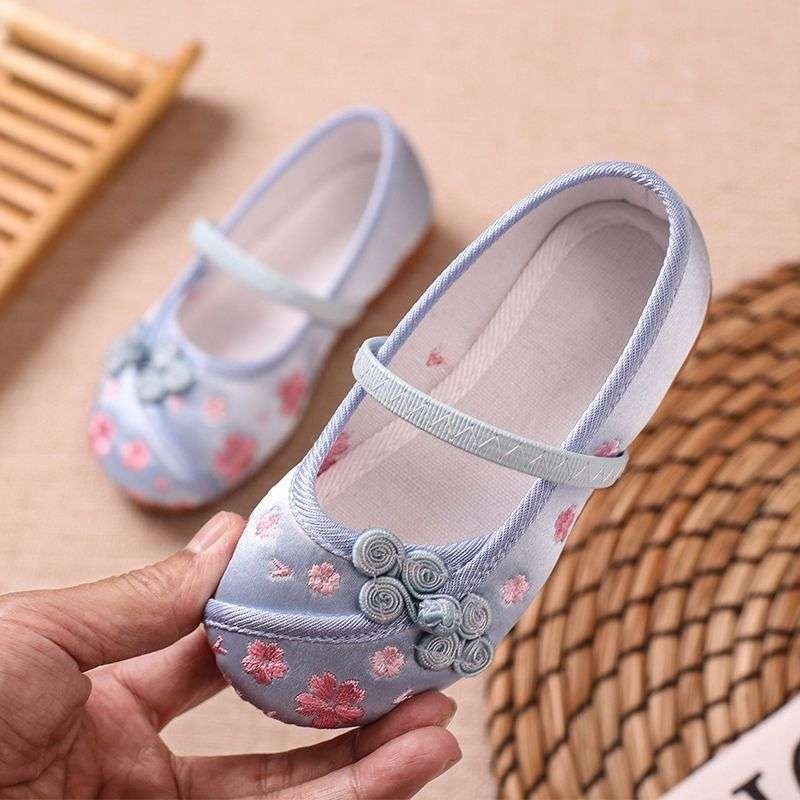 Gyerekeknek szánt vászon cipő kínai stílusban, kerek orr, pamut felsőrész, gumi talp, középmagasságú, csatolással záródó