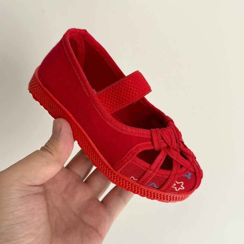 Gyerekeknek szánt vászon cipő kínai stílusban, kerek orr, pamut felsőrész, gumi talp, középmagasságú, csatolással záródó