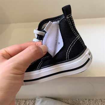 Gyerekeknek készült vászon magas talpú tornacipő tavasszal-őszre — felső rész: vászon, magas szár, gumitalp, Velcro zárás, belső talp műbőr