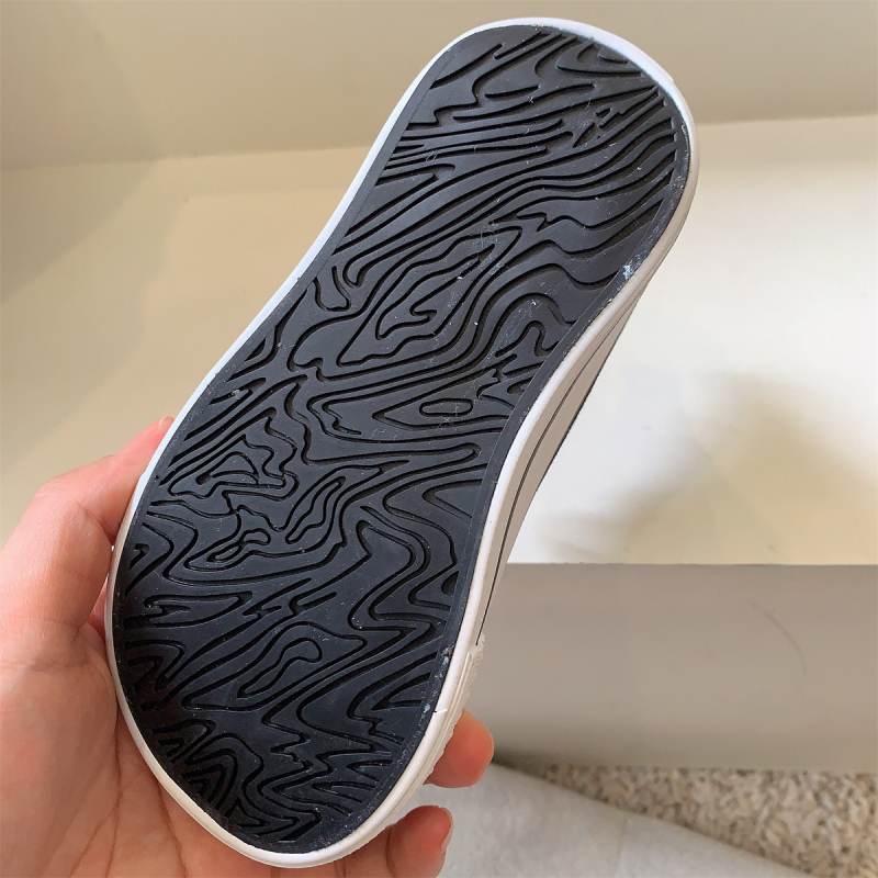 Gyerekeknek készült vászon magas talpú tornacipő tavasszal-őszre — felső rész: vászon, magas szár, gumitalp, Velcro zárás, belső talp műbőr